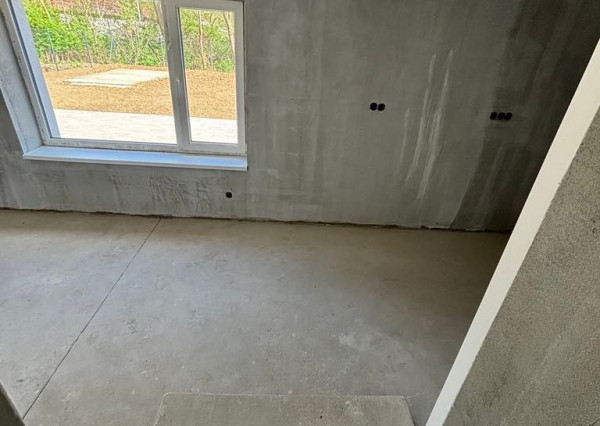 PREDAJ -Exkluzívna ponuka  3i RD - kompletná rekonštrukcia, terasa, pozemok 450m2 - Bánovcen/B / Biskupice