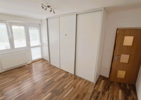 Rezervované...TOP/ Rybany - 2 izbový byt s loggiou a s garážou