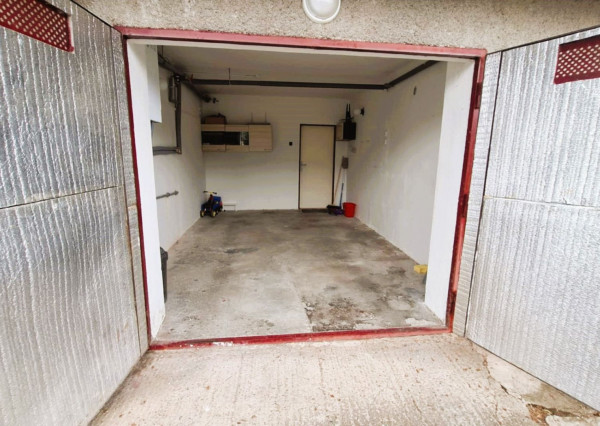 Rezervované...TOP/ Rybany - 2 izbový byt s loggiou a s garážou