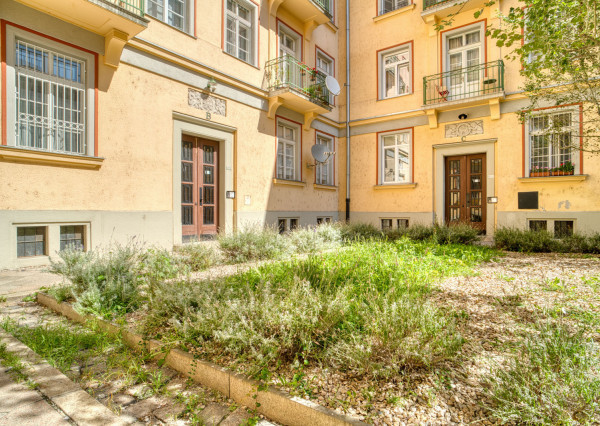 Na predaj 1-izbový byt s investičným potenciálom v centre Bratislavy