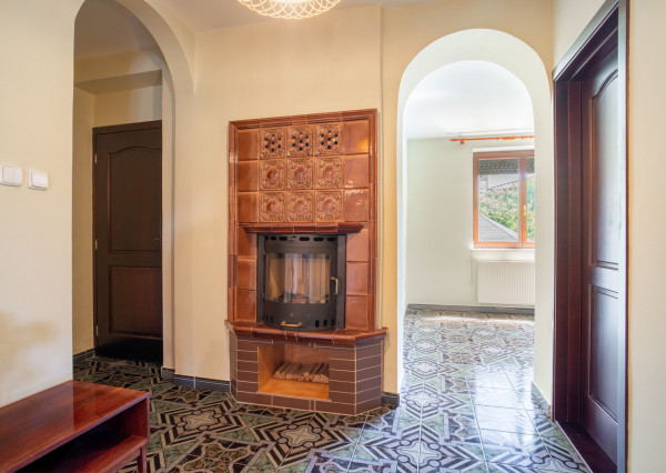 REZERVOVANÉ: Na predaj poschodová 6-izbová vila v srdci Dunajskej Stredy