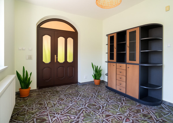 REZERVOVANÉ: Na predaj poschodová 6-izbová vila v srdci Dunajskej Stredy