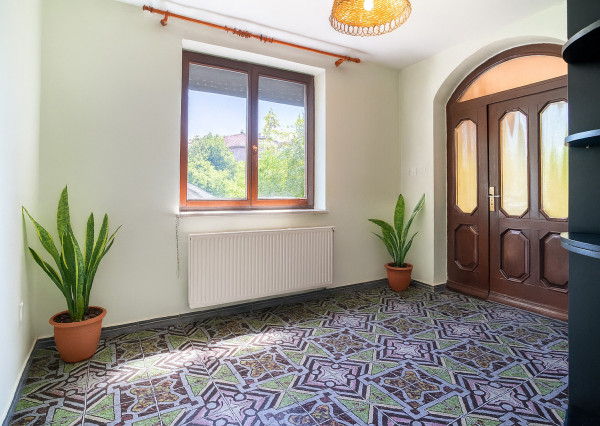 REZERVOVANÉ: Na predaj poschodová 6-izbová vila v srdci Dunajskej Stredy