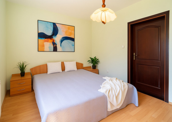 REZERVOVANÉ: Na predaj poschodová 6-izbová vila v srdci Dunajskej Stredy