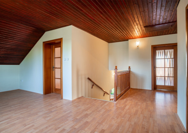 REZERVOVANÉ: Na predaj poschodová 6-izbová vila v srdci Dunajskej Stredy