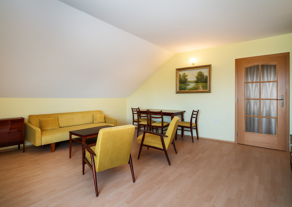 REZERVOVANÉ: Na predaj poschodová 6-izbová vila v srdci Dunajskej Stredy