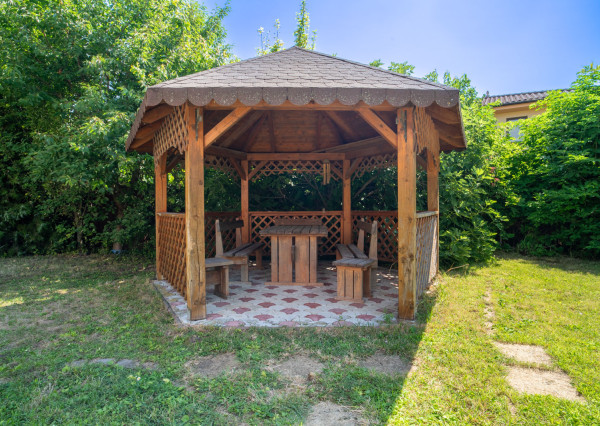 REZERVOVANÉ: Na predaj poschodová 6-izbová vila v srdci Dunajskej Stredy