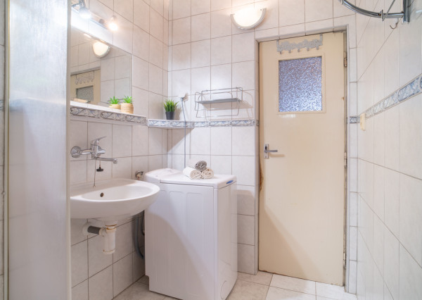 REZERVOVANÉ: Na predaj rodinný dom s potenciálom v srdci Rovinky