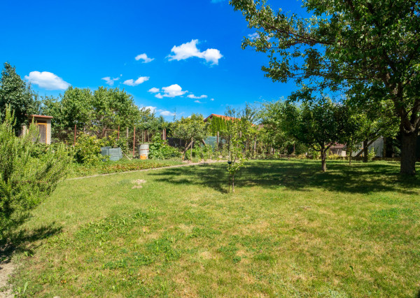 REZERVOVANÉ: Na predaj rodinný dom s potenciálom v srdci Rovinky