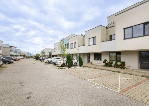 REZERVOVANÉ: Na prenájom 2-izbový byt s loggiou a parkovaním - Hviezdoslavov