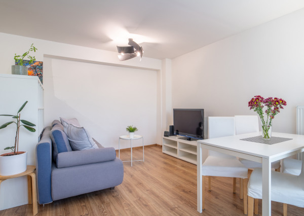 Na predaj kompletne zariadený 2-izbový byt v blízkosti OC Vivo