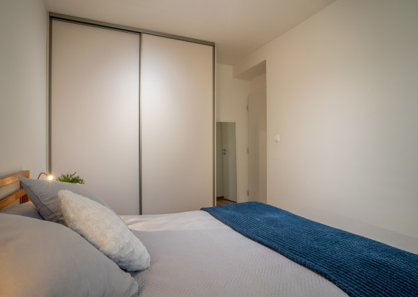 Na predaj kompletne zariadený 2-izbový byt v blízkosti OC Vivo