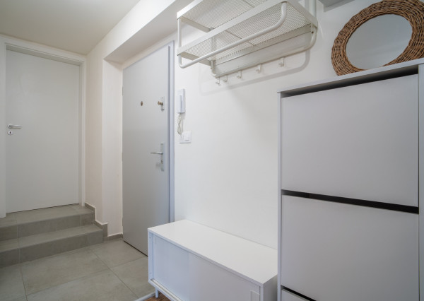 Na predaj kompletne zariadený 2-izbový byt v blízkosti OC Vivo