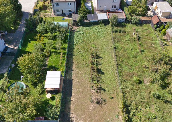 Na predaj pozemok so starším domom v obci Selice