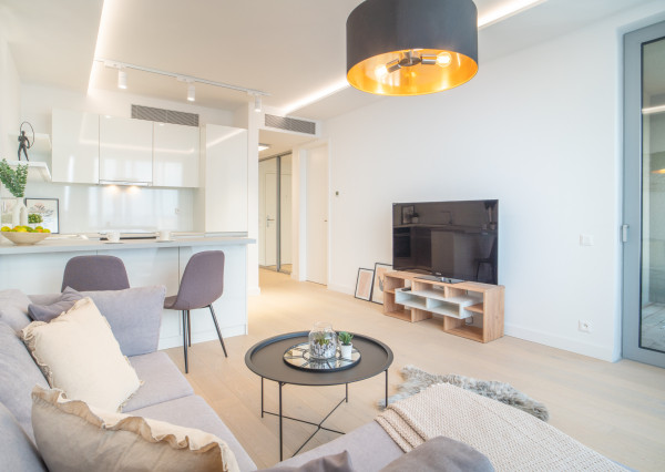 Na prenájom exkluzívny 2-izbový byt so šatníkom a panoramatickým výhľadom v projekte SKYPARK, Továrenská ulica