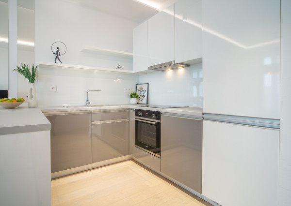 Na prenájom exkluzívny 2-izbový byt so šatníkom a panoramatickým výhľadom v projekte SKYPARK, Továrenská ulica