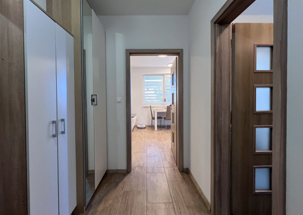 Na prenájom kompletne vybavený  2-izbový byt v Trenčíne