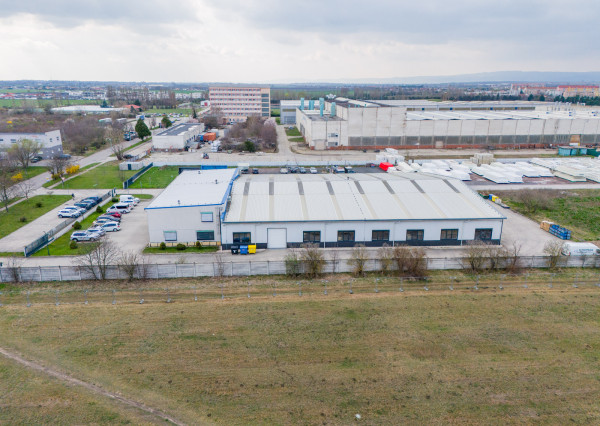 Na predaj priemyselný objekt s investičným potenciálom v Senci