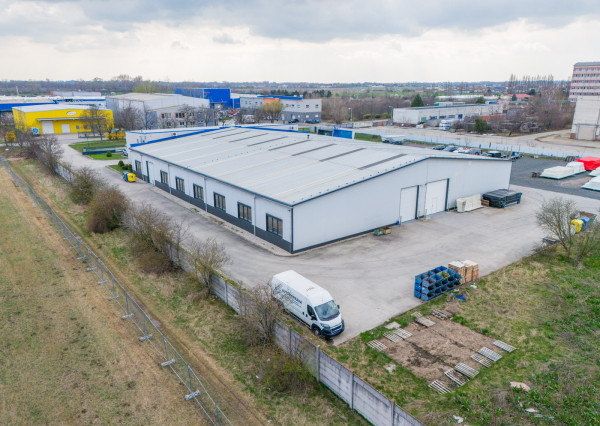 Na predaj priemyselný objekt s investičným potenciálom v Senci