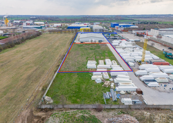 Na predaj priemyselný objekt s investičným potenciálom v Senci