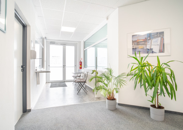 Na predaj priemyselný objekt s investičným potenciálom v Senci