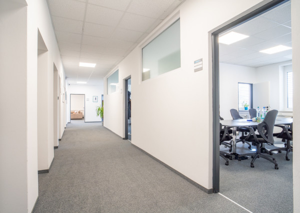 Na predaj priemyselný objekt s investičným potenciálom v Senci