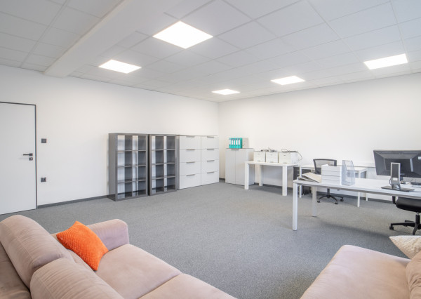 Na predaj priemyselný objekt s investičným potenciálom v Senci