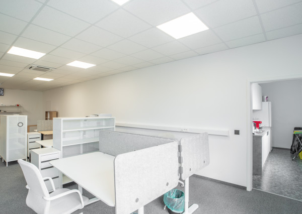 Na predaj priemyselný objekt s investičným potenciálom v Senci