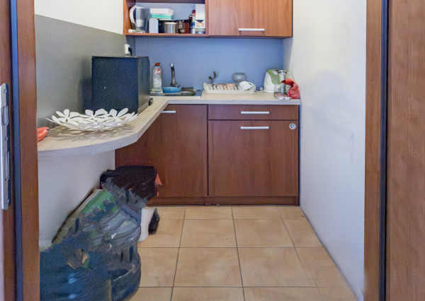 Na prenájom priestranná kancelária s parkovaním v Šamoríne