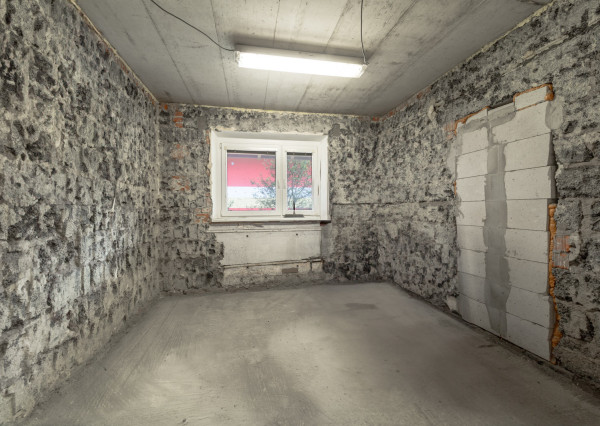 VÝRAZNE ZNÍŽENÁ CENA - Na predaj rozostavaný rodinný dom s veľkým pozemkom vo Vyšnom Kelčove