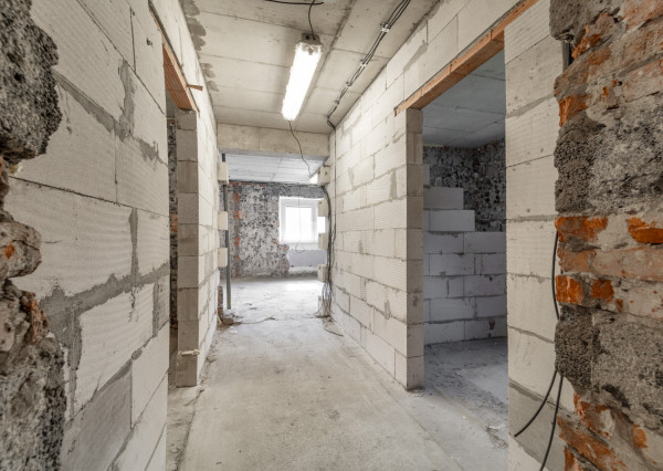 VÝRAZNE ZNÍŽENÁ CENA - Na predaj rozostavaný rodinný dom s veľkým pozemkom vo Vyšnom Kelčove