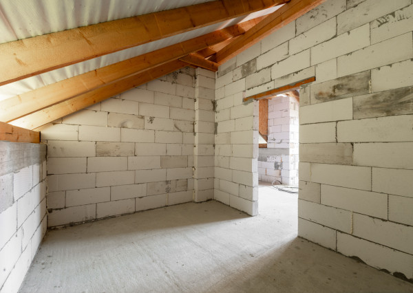 VÝRAZNE ZNÍŽENÁ CENA - Na predaj rozostavaný rodinný dom s veľkým pozemkom vo Vyšnom Kelčove