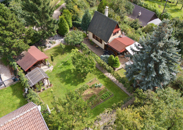 Na predaj celoročný záhradný dom v Čachticiach