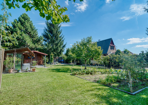 Na predaj celoročný záhradný dom v Čachticiach