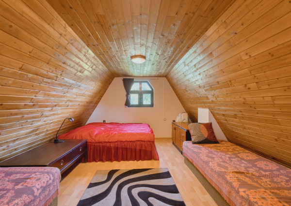 Na predaj celoročný záhradný dom v Čachticiach