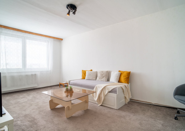 REZERVOVANÉ: Na predaj čiastočne zariadený 3-izbový byt na ulici Martina Rázusa v Malackách