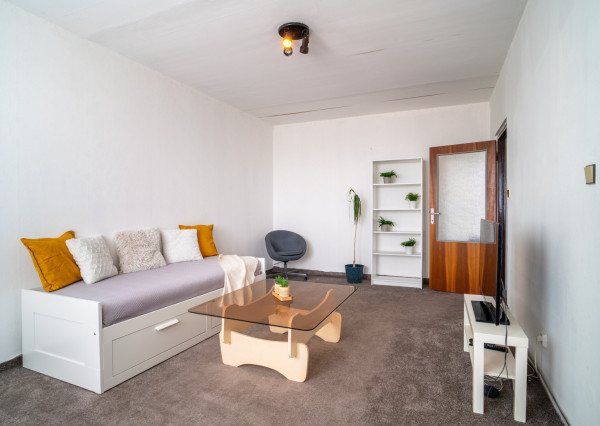 REZERVOVANÉ: Na predaj čiastočne zariadený 3-izbový byt na ulici Martina Rázusa v Malackách