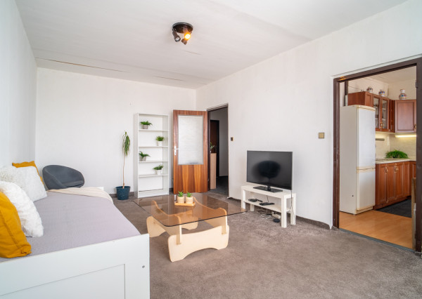 REZERVOVANÉ: Na predaj čiastočne zariadený 3-izbový byt na ulici Martina Rázusa v Malackách