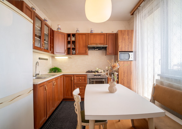 REZERVOVANÉ: Na predaj čiastočne zariadený 3-izbový byt na ulici Martina Rázusa v Malackách