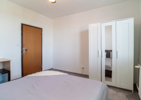 REZERVOVANÉ: Na predaj čiastočne zariadený 3-izbový byt na ulici Martina Rázusa v Malackách