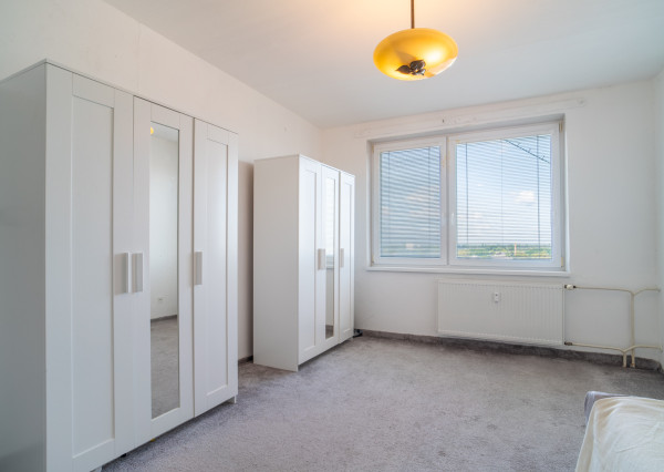 REZERVOVANÉ: Na predaj čiastočne zariadený 3-izbový byt na ulici Martina Rázusa v Malackách