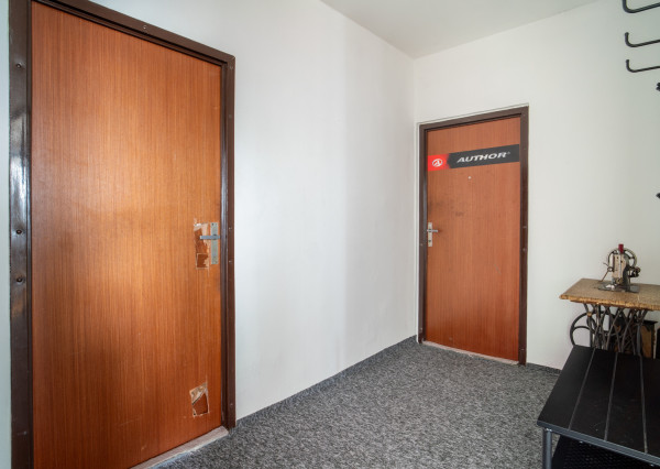 REZERVOVANÉ: Na predaj čiastočne zariadený 3-izbový byt na ulici Martina Rázusa v Malackách