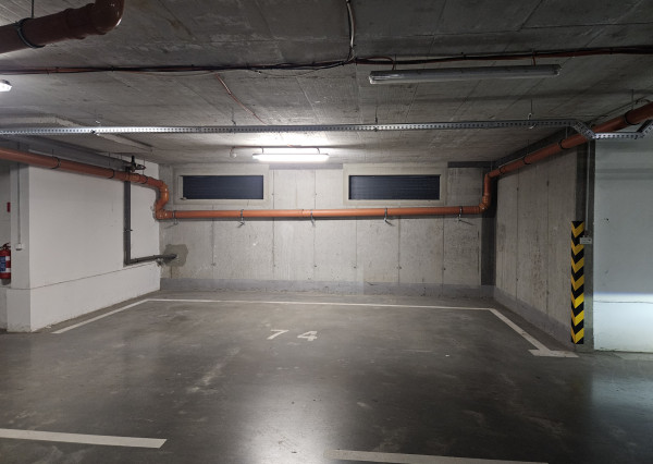 Na predaj garážové parkovacie státie v centre Malaciek