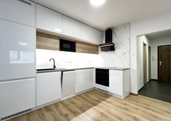 Na prenájom kompletne prerobený 2-izbový byt v Sučanoch