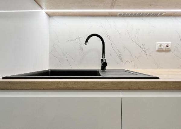 Na prenájom kompletne prerobený 2-izbový byt v Sučanoch