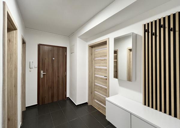 Na prenájom kompletne prerobený 2-izbový byt v Sučanoch