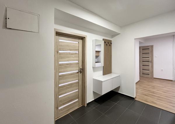 Na prenájom kompletne prerobený 2-izbový byt v Sučanoch