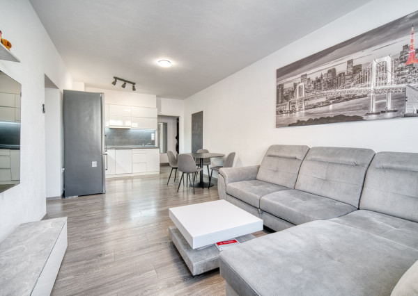 Na predaj moderný 3-izbový byt vo výbornej lokalite Serede