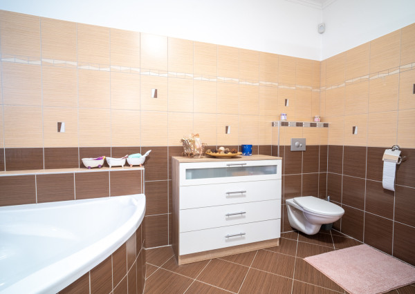 Na predaj rodinná vila v maďarskej obci Gyenesdiás