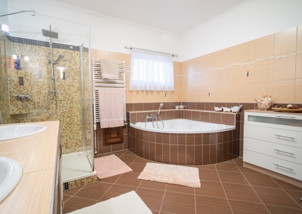 Na predaj rodinná vila v maďarskej obci Gyenesdiás